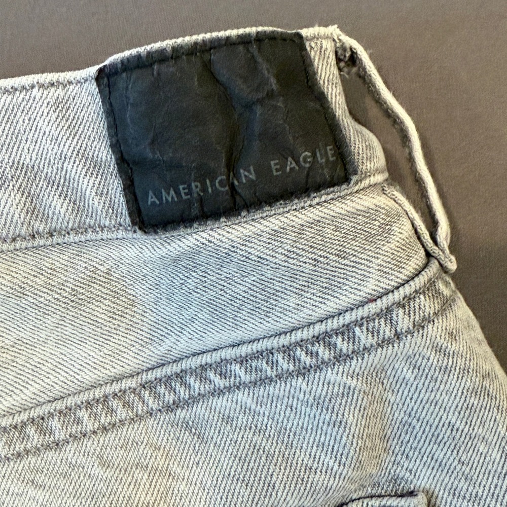 American Eagle 90s Straight Leg Jeans Size 10 Short High Rise Distressed - Picture 10 of 12